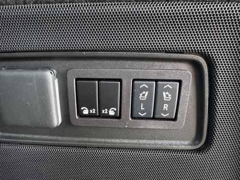 Used 2024 Cadillac Escalade V w/ LPO, ONYX Package image 28