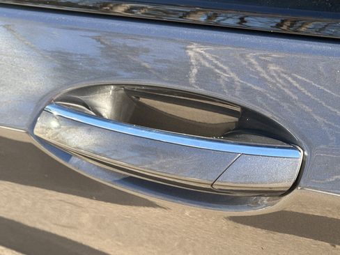 Used 2017 BMW 750i xDrive image 36