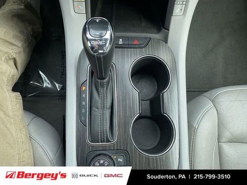 Used 2018 GMC Acadia SLT image 17