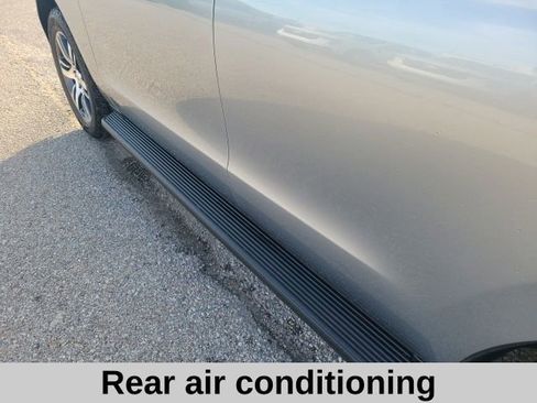 Used 2024 Ford Expedition Limited image 8