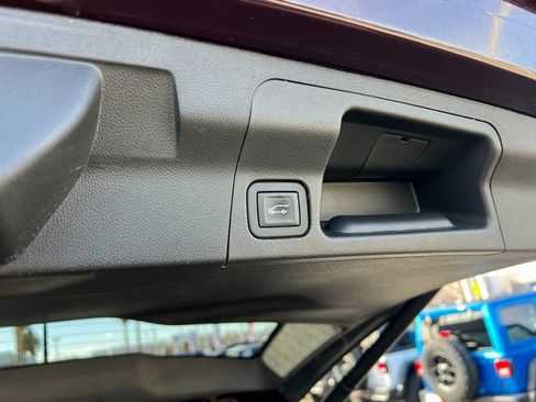 Used 2018 GMC Acadia Denali w/ LPO, Cargo Package image 21