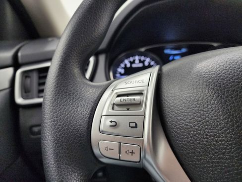 Used 2016 Nissan Rogue SV image 16