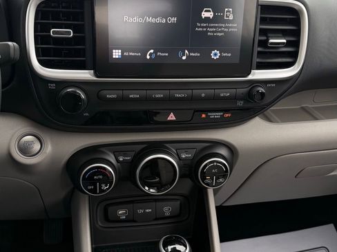 Used 2025 Hyundai Venue SEL image 26