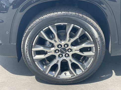 New 2027 GMC Acadia Denali Ultimate FWD image 30
