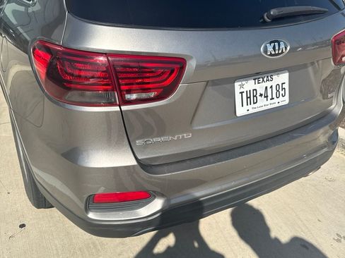 Used 2019 Kia Sorento L FWD image 10