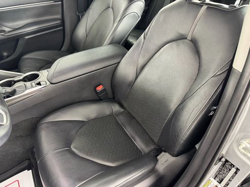 Used 2021 Toyota Camry XLE image 33