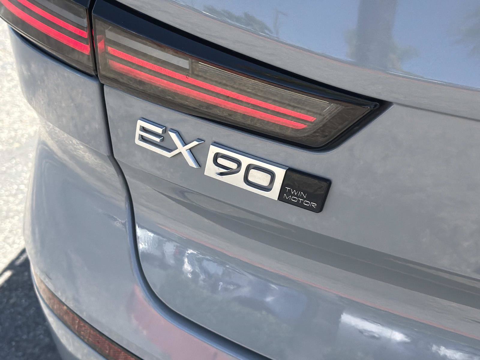 Certified 2025 Volvo EX90 Plus AWD/4WD image 29