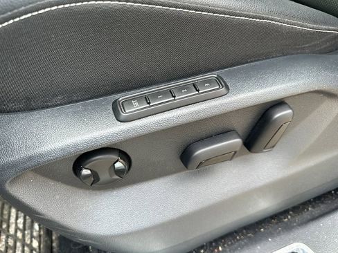 Used 2023 Volkswagen Tiguan SEL R-Line image 4