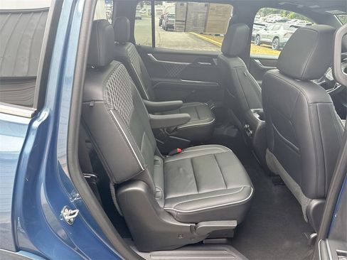 Used 2024 GMC Acadia Denali w/ Super Cruise Package image 29