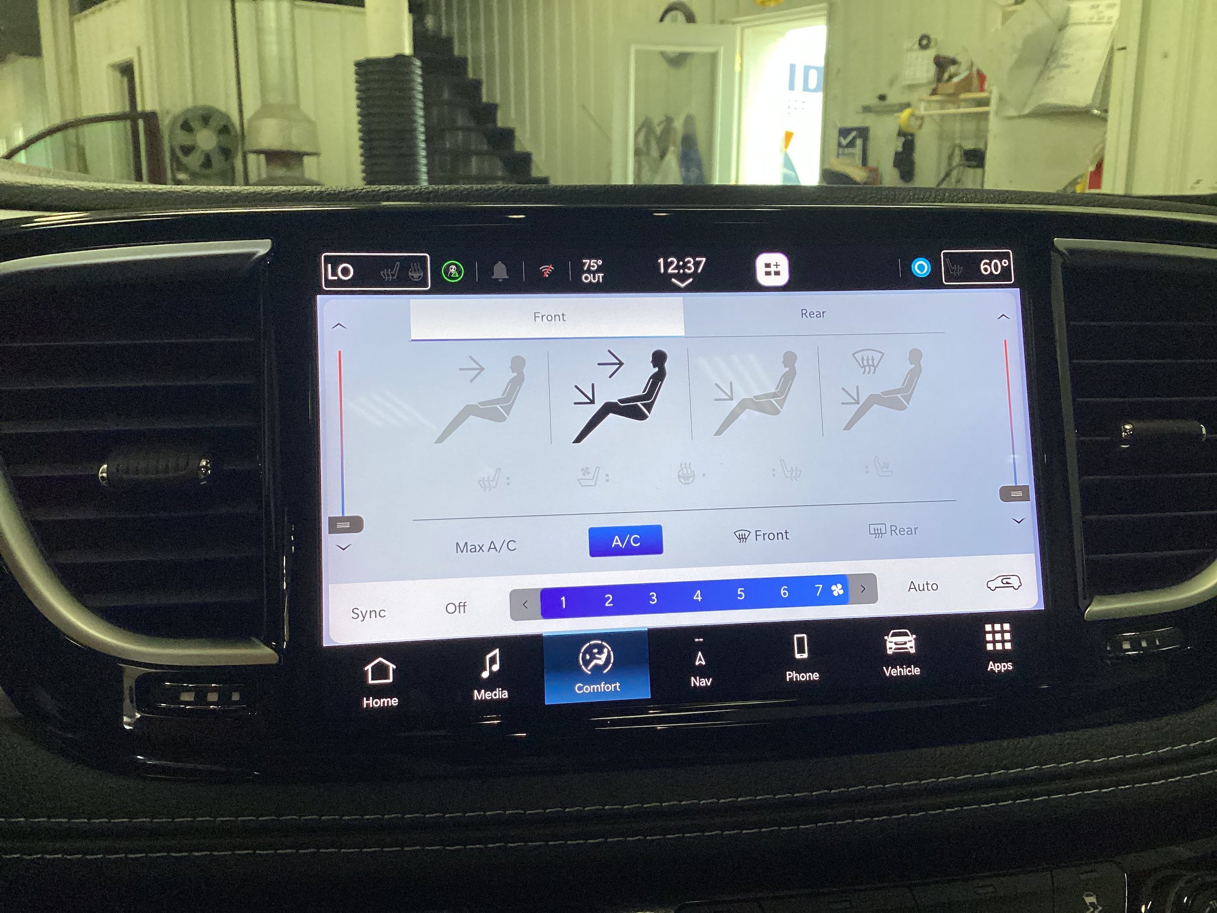 Used 2025 Chrysler Pacifica Limited FWD image 29
