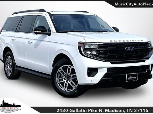 Used 2025 Ford Expedition Active AWD/4WD image 1
