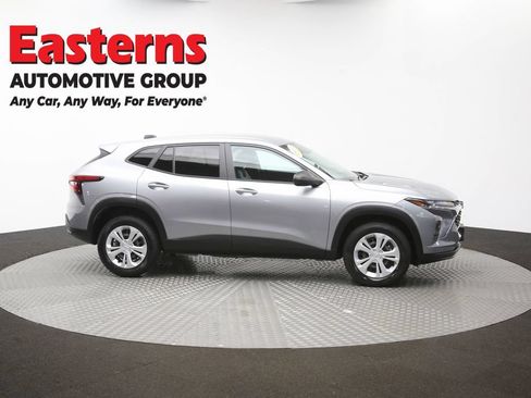 Used 2024 Chevrolet Trax LS w/ Driver Confidence Package FWD image 40