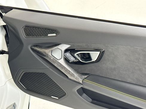 Used 2022 Lamborghini Huracan EVO RWD image 32