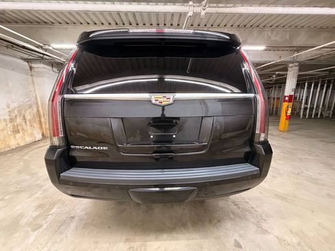 Used 2015 Cadillac Escalade Premium AWD/4WD image 6