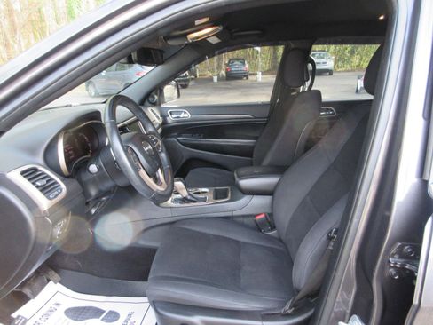 Used 2017 Jeep Grand Cherokee Laredo w/ Quick Order Package 23E image 10