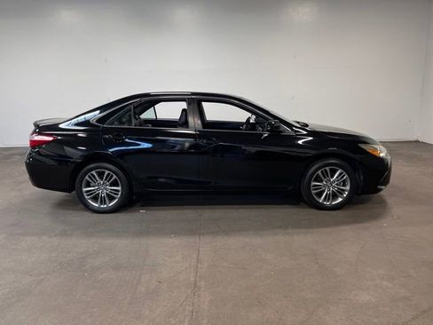 Used 2017 Toyota Camry SE FWD image 2