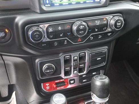 Used 2018 Jeep Wrangler Unlimited Rubicon AWD/4WD image 28