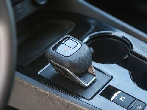 Used 2023 Nissan Rogue SV image 18