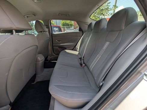 Used 2023 Hyundai Elantra SEL w/ Cargo Package FWD image 17