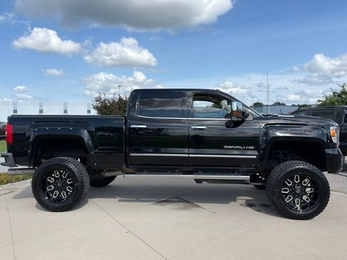 Used 2018 GMC Sierra 2500 Denali w/ Duramax Plus Package AWD/4WD image 27