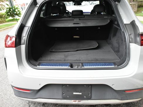 Used 2023 Mercedes-Benz EQE 350+ 4MATIC SUV w/ Exclusive Trim Package image 34
