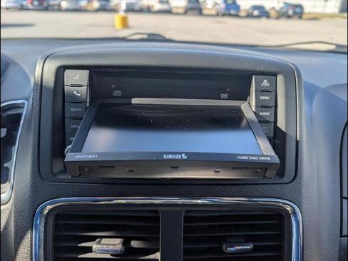 Used 2019 Dodge Grand Caravan SXT w/ Driver Convenience Group image 10