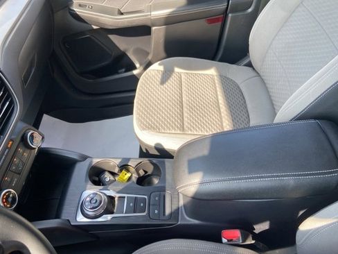 Used 2022 Ford Escape SE image 16