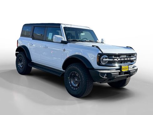 New 2025 Ford Bronco Outer Banks w/ Sasquatch Package image 7