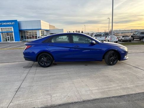 Used 2023 Hyundai Elantra SEL w/ Cargo Package image 2