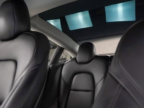 Used 2021 Tesla Model 3 Long Range image 32