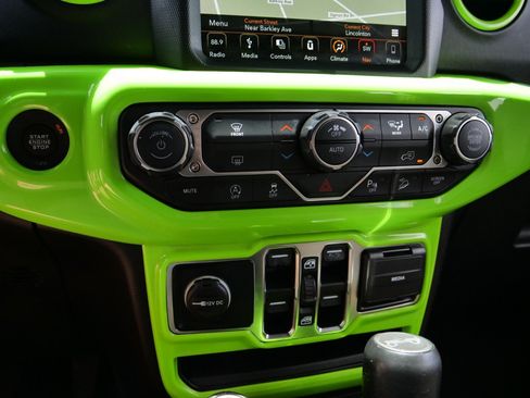 Used 2019 Jeep Wrangler Unlimited Sahara w/ Quick Order Package 24M Moab AWD/4WD image 18