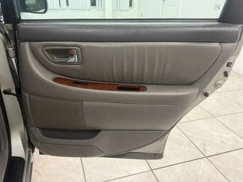 Used 2004 Toyota Avalon XLS image 20