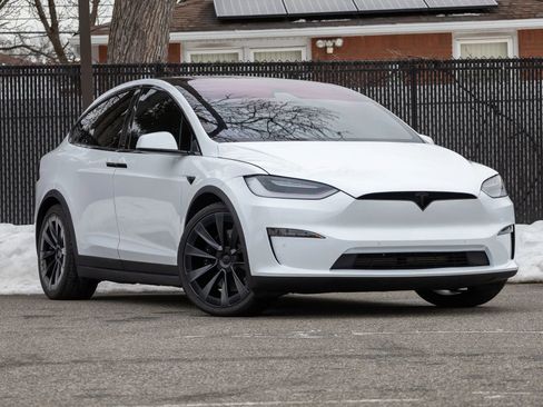 Used 2022 Tesla Model X Plaid image 2