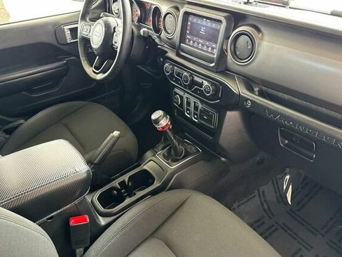 Used 2019 Jeep Wrangler Sport AWD/4WD image 16