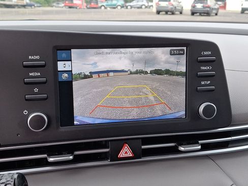 Used 2025 Hyundai Elantra SE FWD image 21