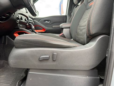 Used 2022 Nissan Frontier PRO-4X image 10