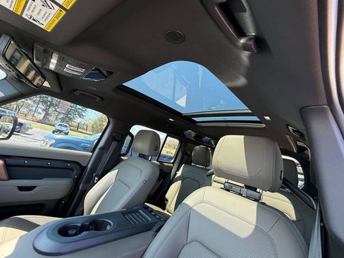 Used 2023 Land Rover Defender 110 X image 25