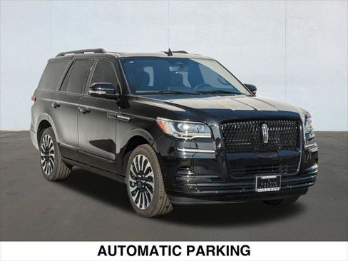 Used 2024 Lincoln Navigator Reserve AWD/4WD image 7