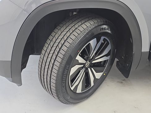 Used 2024 Volkswagen Atlas SE AWD/4WD image 32