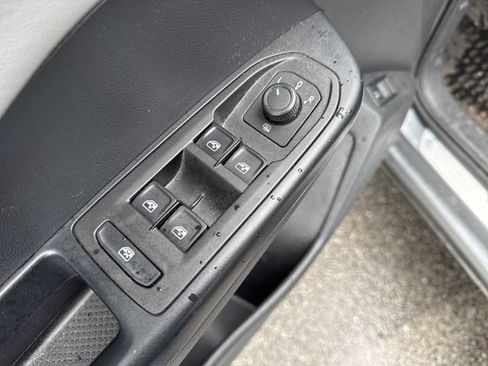 Used 2023 Volkswagen Taos SE w/ Panoramic Sunroof Package FWD image 24