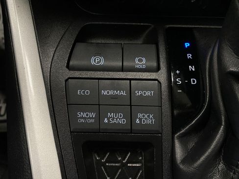 Used 2025 Toyota RAV4 XLE AWD/4WD image 24
