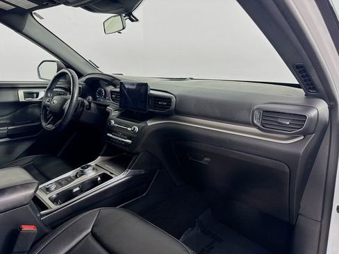 Used 2020 Ford Explorer XLT w/ Equipment Group 202A image 28