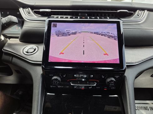 Used 2023 Jeep Grand Cherokee Overland RWD image 44