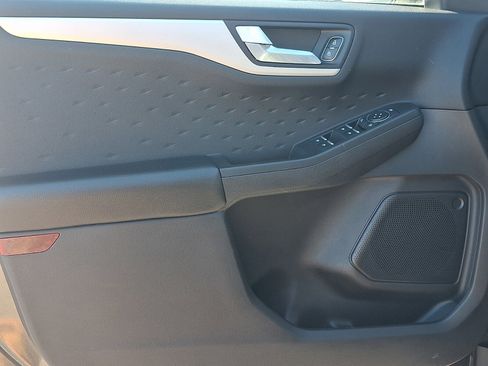 Used 2020 Ford Escape SE Sport image 12