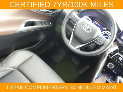 Used 2024 Toyota Venza XLE AWD/4WD image 14