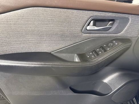 Used 2023 Nissan Rogue SV image 14