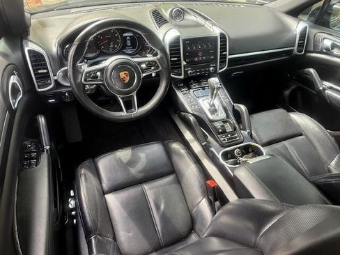 Used 2017 Porsche Cayenne Platinum Edition image 26