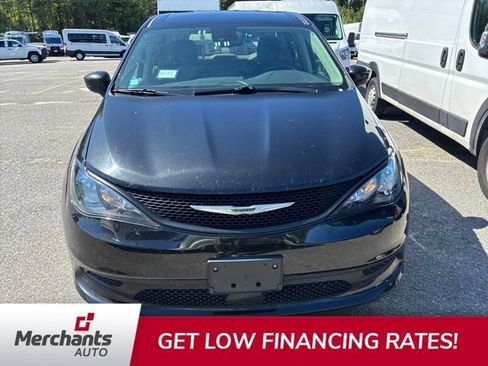 Used 2023 Chrysler Voyager LX FWD image 2