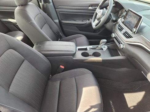 Certified 2025 Nissan Altima 2.5 SV FWD image 10