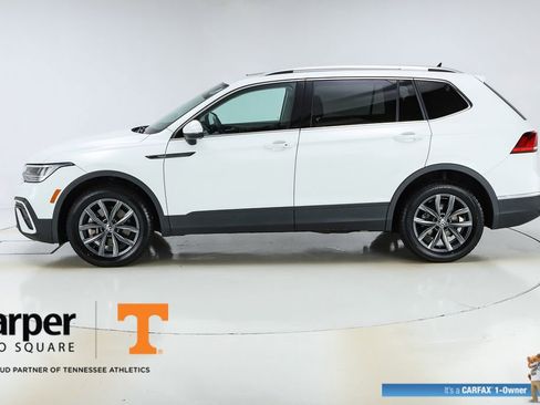 Used 2022 Volkswagen Tiguan SE w/ Panoramic Sunroof Package AWD/4WD image 2